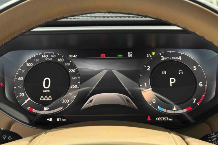 Used Land Rover Range Sport 2024 400PS Dynamic SE Odometer Close Up