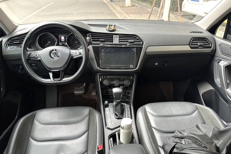Used Volkswagen Tiguan L 2019 Revised 330TSI Automatic Two-Wheel Drive Smart & Luxury Edition China VI Standard Interior 1