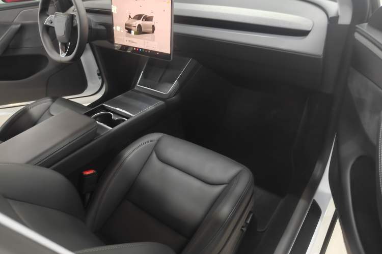 Used Tesla Model Y 2025 Long-Range All-Wheel-Drive Version