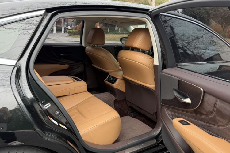 Used Lexus LS 2018 350 Excellence Edition China V Standard
