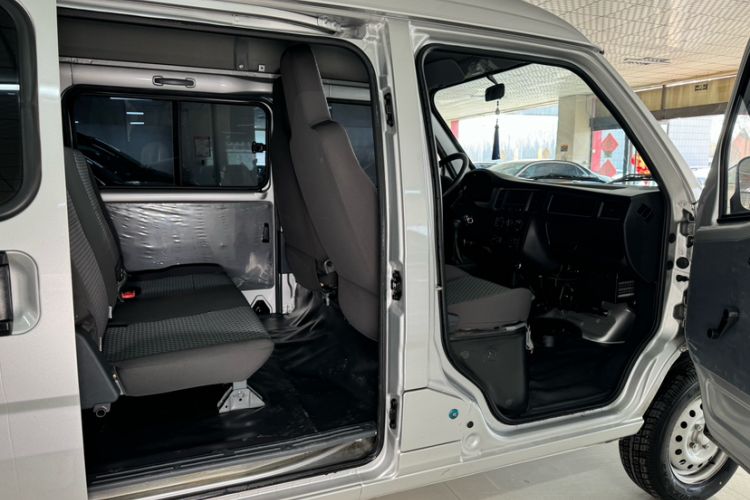 Used Wuling Zhiguang 2023 1.5L Practical Version 5/7 Seats
