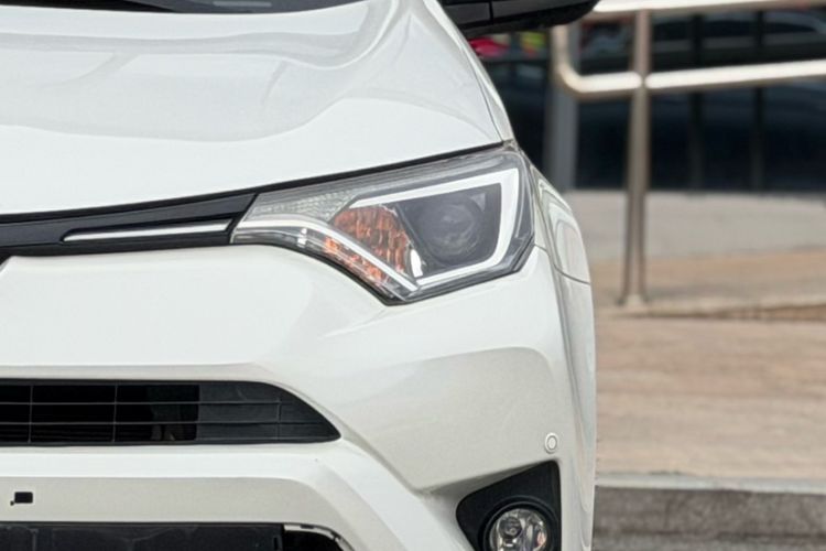 Used Toyota RAV4 2016 2.0L CVT Two-Wheel Drive Fashion Edition China V Standard