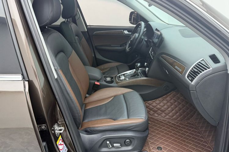 Used Audi Q5 2017 Plus 40 TFSI Comfort Model Interior 5