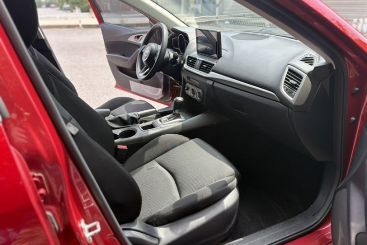 Used Mazda 3 Axela 2017 Sedan 1.5L Automatic Comfort Model Emission Standard China V Interior 5