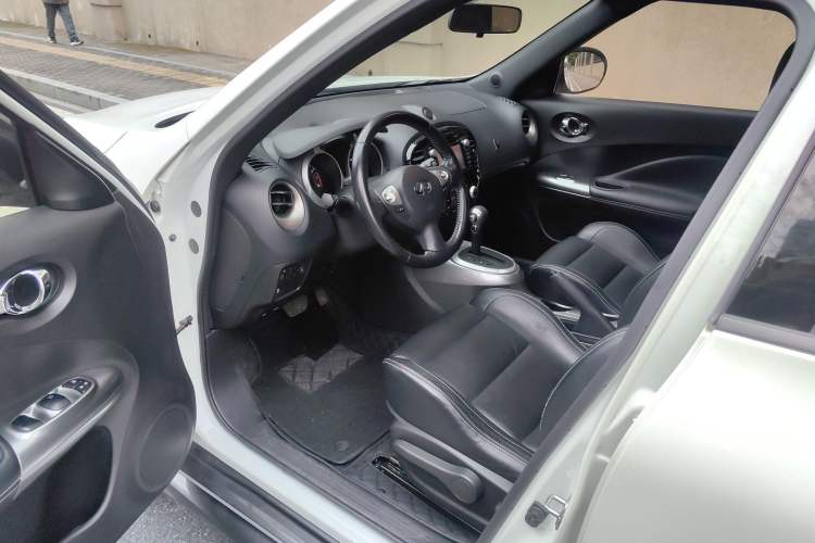 Used Infiniti ESQ 2014 1.6L Luxury Edition Interior 1