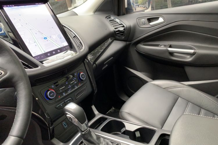 Used Ford Kuga 2019 EcoBoost 180 Two-Wheel-Drive Titanium Plus Model China VI Standard Interior 3