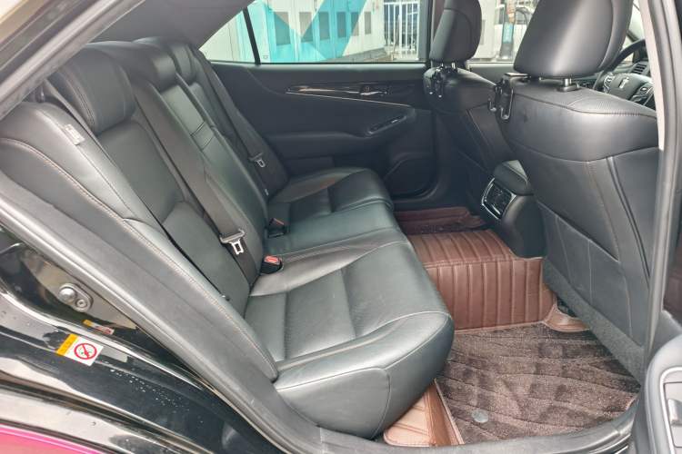 Used Toyota Crown 2015 2.0T Fashion Edition Interior 5