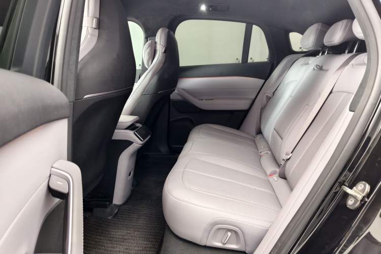 Used Nio EC6 2024 75 kWh Interior 4