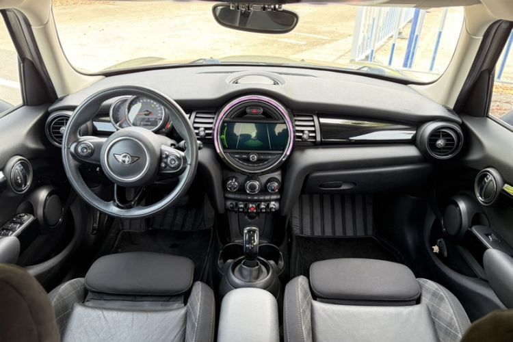 Used MINI 2018 1.5T COOPER Classic Edition Five-Door Version Interior 3