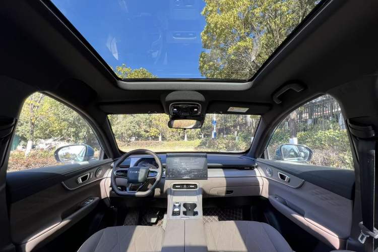 Used Chery Tiggo 8 PLUS C-DM 2025 1.5T 116 km Prestige Version 5 Seats
