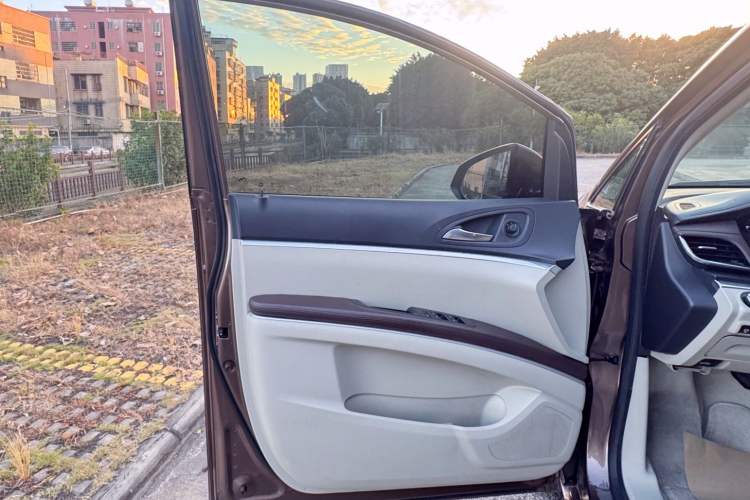 Used Buick GL8 2020 Land Business Class 652T Luxury Model
