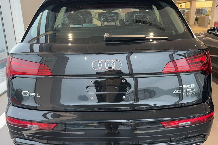 Used Audi Q5L 2025 Facelift 45th Anniversary Collector's Edition 40 TFSI Luxury Dynamic Version Exterior 4