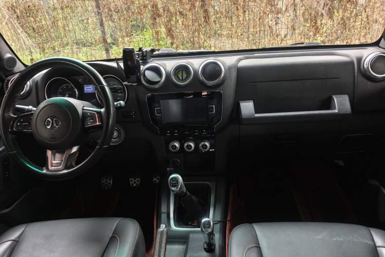 Used BAIC Off-Road BJ40 2016 40L 2.3T Manual All-Wheel Drive Prestige Edition Gear Lever
