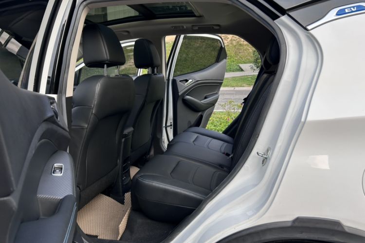 Used BYD Yuan New Energy 2018 EV360 Smart Connected Cool Model Interior 2