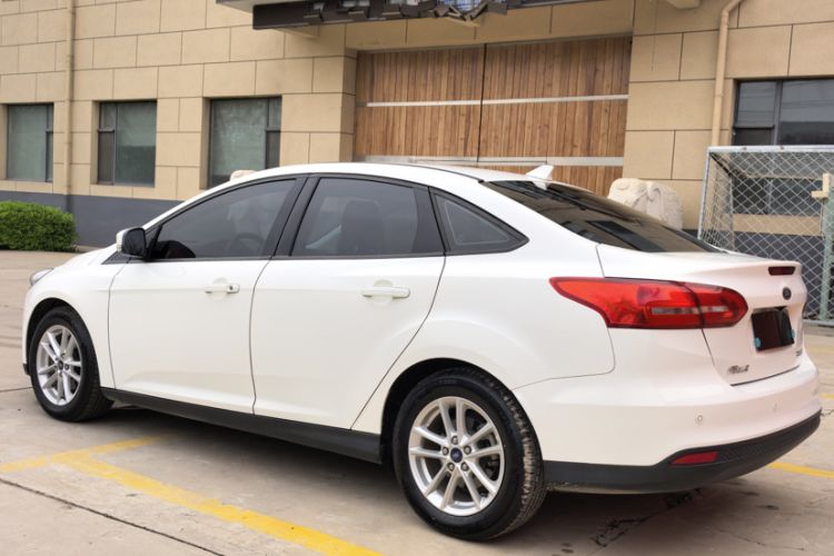 Used Ford Focus 2018 Sedan Classic 1.6L Automatic Trendy SmartDrive Edition Exterior 8