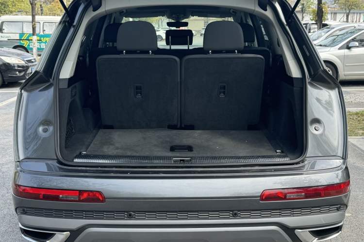 Used Audi Q7 2020 55 TFSI quattro S line sports model
