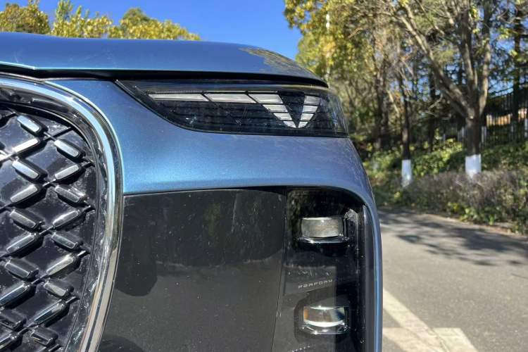 Used Chery Tiggo 8 PLUS C-DM 2025 1.5T 116 km Prestige Version 5 Seats
