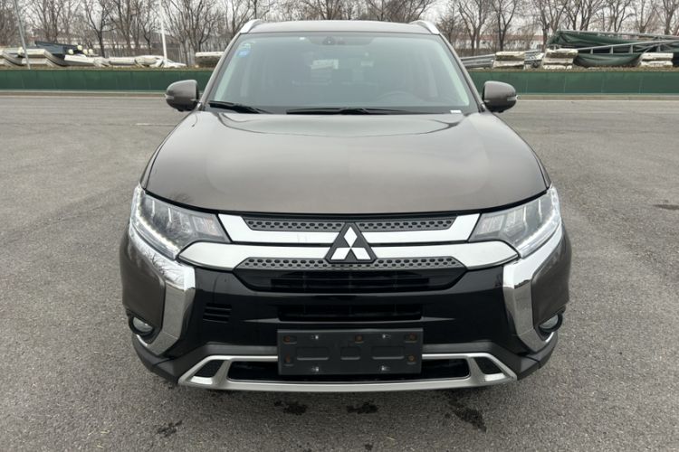Used Mitsubishi Outlander 2019 2.4L 4x4 Zhi Xiang Edition 7 Seats China V Emission Standard
