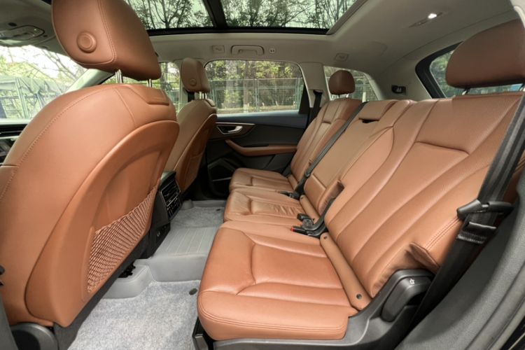 Used Audi Q7 2022 55 TFSI quattro S line Sport model Interior 2