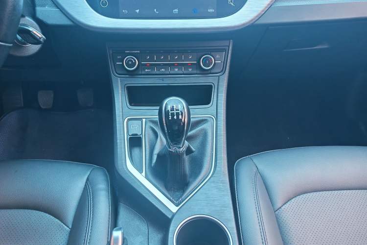 Used Geely Auto Vision 2020 Revised 1.5L Manual Asian Games Edition Gear Lever