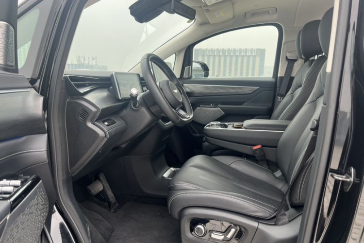 Used Geely Galaxy LEVC L380 2024 100 kWh 6-Seater Two-Wheel Drive Air
