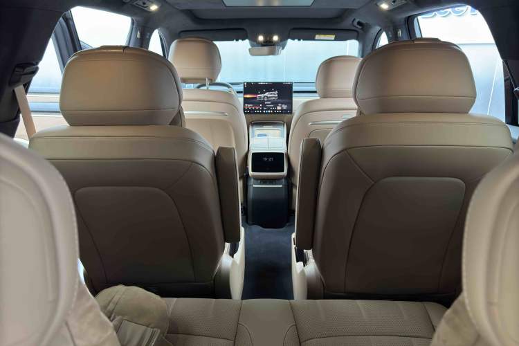 Used ONVO Luxeed L90 2025 Model—Max Six-Seater Version Interior 4