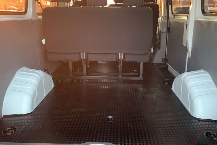 Used SAIC MAXUS Xintu V80 2019 2.5T Classic Edition 6-Speed Manual – Aoyuntong Modified Version Short Wheelbase Mid-Height Roof 5/6 Seats
