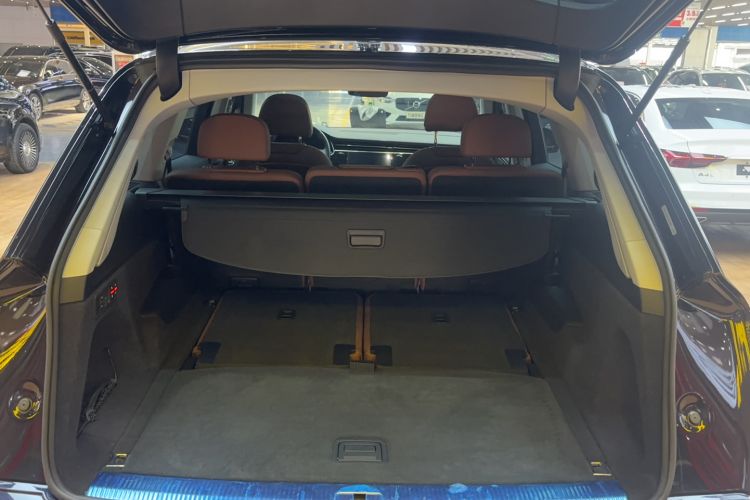 Used Audi Q7 2020 55 TFSI quattro S line sports model Trunk