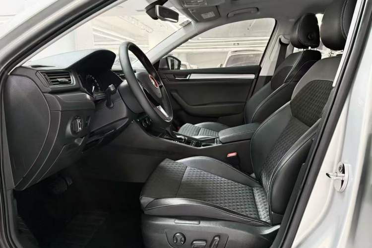 Used Skoda Superb 2016 TSI330 DSG Innovation Edition Interior 5