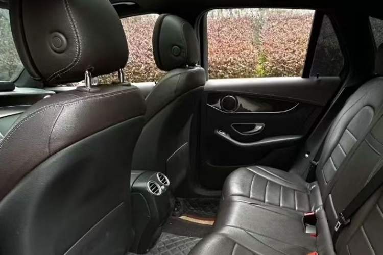 Used Mercedes-Benz GLC 2018 Facelifted GLC 260 4MATIC Dynamic Edition Interior 2