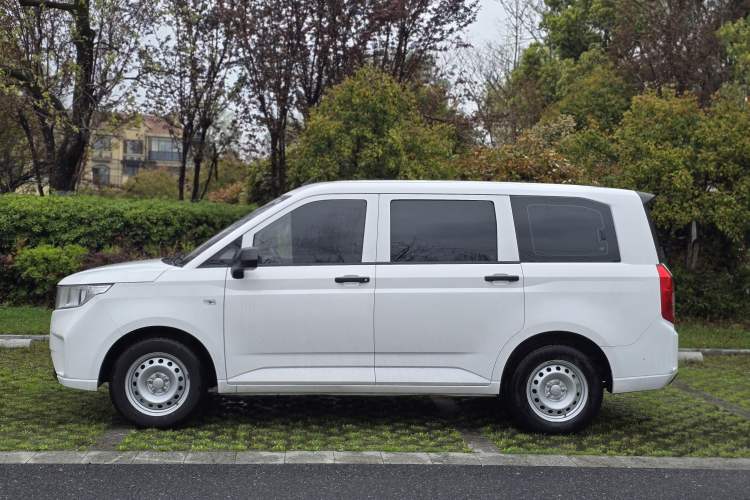 Used Wuling Hongguang PLUS 2020 1.5L Manual Standard Edition 7-Seater
