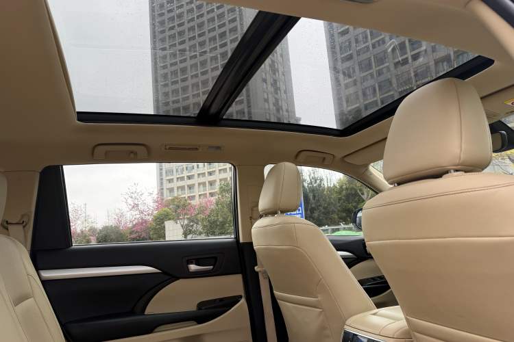 Used Toyota Highlander 2018 2.0T Four-Wheel Drive Luxury Version 7 Seats China VI Standard