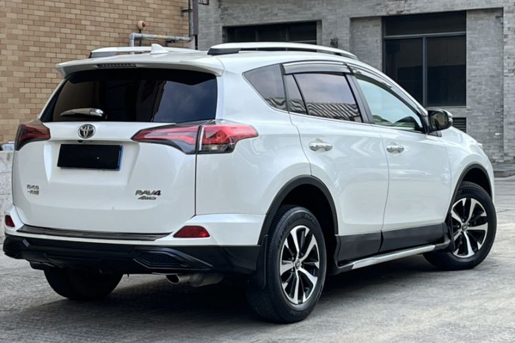 Used Toyota RAV4 2016 2.0L CVT Two-Wheel Drive Fashion Edition China V Standard