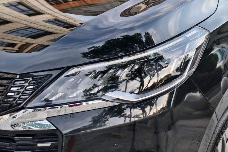 Used SAIC MAXUS EUNIQ 5 2022 Luxury Edition Six Seats