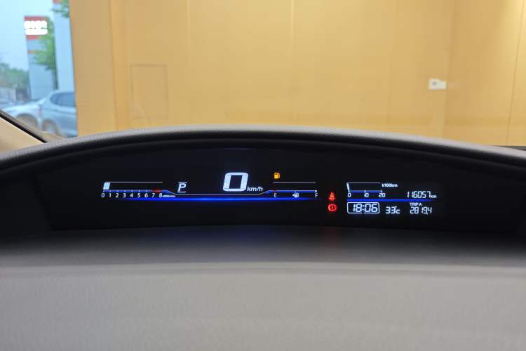 Used Honda Jade 2013 1.8L automatic Comfort version 5 seats
