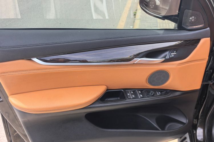 Used BMW X6 2015 xDrive35i Leading Model Interior 8