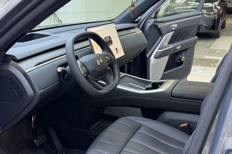 Used ONVO Luxeed L90 2025 Model—Max Six-Seater Version
