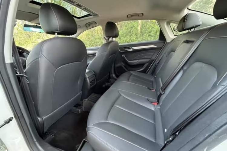 Used Roewe i6 2020 PLUS 1.6L CVT 4G Connected Glory Flagship Edition