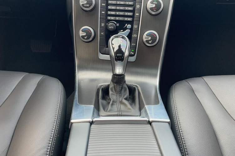 Used Volvo V60 2015 T5 Zhiyi Edition