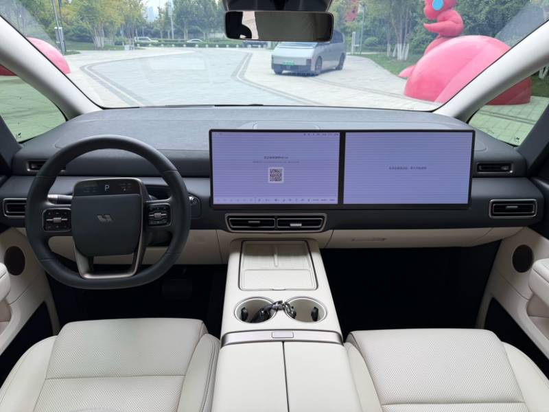 Used Li Auto MEGA 2025 Home Family Special Edition — 42