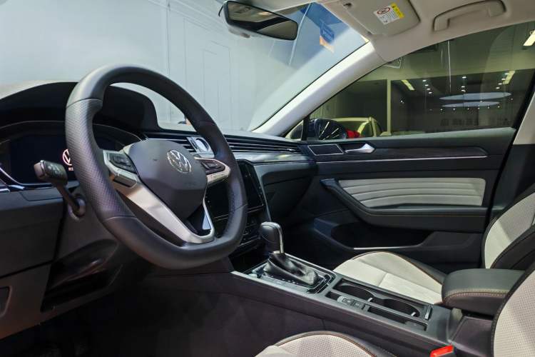 Used Volkswagen Magotan 2026 30 Million Vehicles Selected Model 380TSI DSG Luxury Edition Interior 2