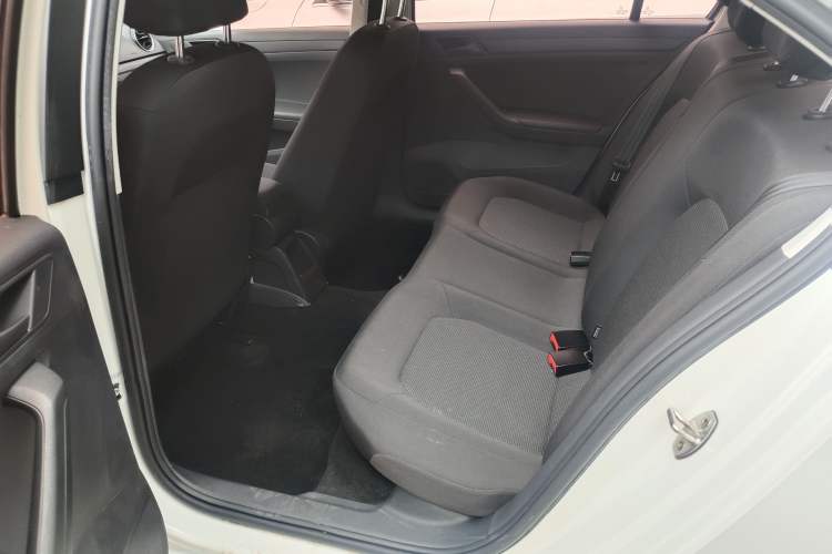 Used Volkswagen Jetta 2019 Dream Edition 1.5L Manual Fashion Version Interior 5