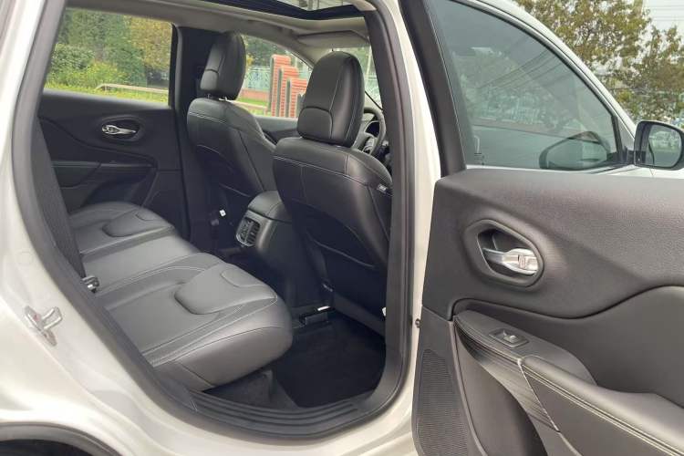 Used Jeep Cherokee 2017 2.4L Professional Edition