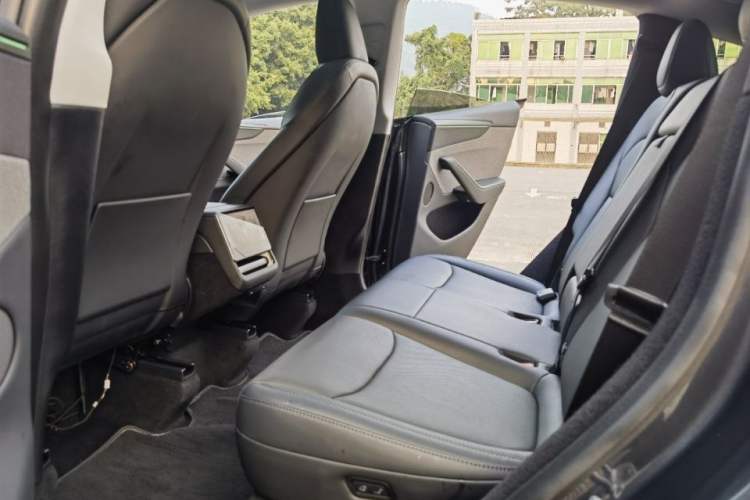 Used Tesla Model Y 2025 Rear-Wheel-Drive Version