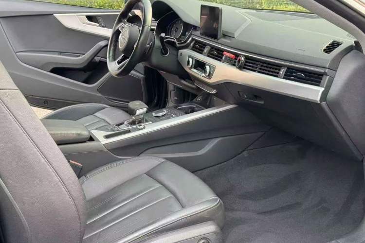 Used Audi A5 2020 Coupe 40 TFSI Fashion Edition China VI Emission Standard