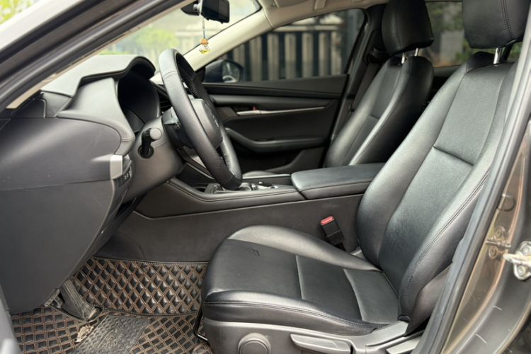 Used Mazda 3 Axela 2020 1.5L Automatic ZhiMei Edition Interior 3