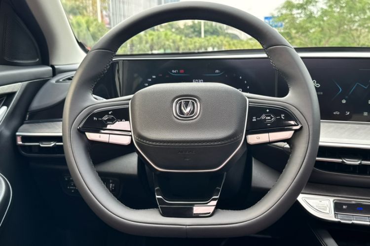 Used CHANGAN Eado 2023 Changan Edition PLUS Blue Whale NE 1.4T GDI DCT Prestige Version
