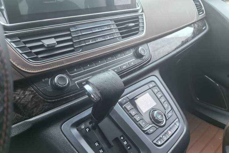 Used SAIC MAXUS G10 2016 2.0T Automatic Luxury Executive Edition