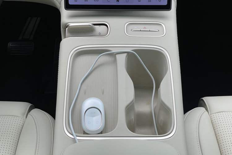 Used Nio ES6 2024 75 kWh Interior 7