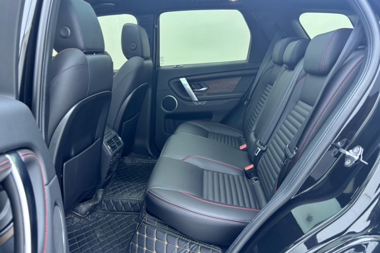 Used Land Rover Discovery Sport 2022 249 PS R-Dynamic SE Performance Tech Edition 5 Seats Interior 3